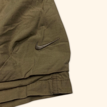 Lade das Bild in den Galerie-Viewer, Nike Swoosh Cargo Shorts (XL)
