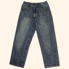 Lade das Bild in den Galerie-Viewer, Karl Kani 2000s Spell Out Baggy Jeans (M)
