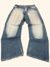 Load image into Gallery viewer, Akademiks 2000s Hip Hop Baggy Jeans (XL)
