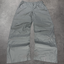 Load image into Gallery viewer, Nike 2000s Grey Track Pants Jogger (M/L)
