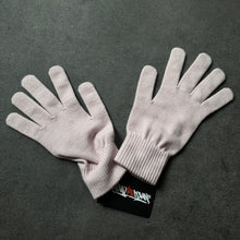 Lade das Bild in den Galerie-Viewer, Nike Light Pink Gloves

