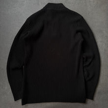 Lade das Bild in den Galerie-Viewer, Vintage 2000s Ripped Slim Fit Sweater (L)
