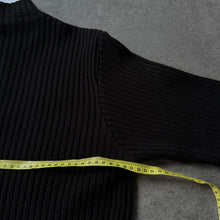 Lade das Bild in den Galerie-Viewer, Vintage 2000s Ripped Slim Fit Sweater (L)
