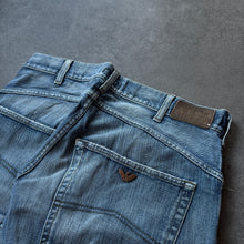 Lade das Bild in den Galerie-Viewer, Armani 2000s Straight Leg Jeans (M)
