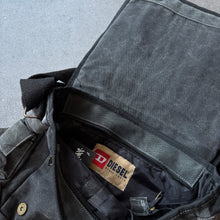 Lade das Bild in den Galerie-Viewer, Diesel Military Utility Bag
