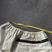 Lade das Bild in den Galerie-Viewer, Nike 2000s Parachute 3/4 Shorts (XL)
