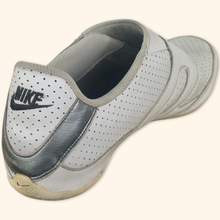 Load image into Gallery viewer, Nike 2009 Gorpcore Trainer (EU42,5)
