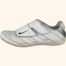 Load image into Gallery viewer, Nike 2009 Gorpcore Trainer (EU42,5)
