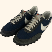 Lade das Bild in den Galerie-Viewer, Nike 2000s Waffle Racer (EU42)
