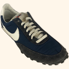 Lade das Bild in den Galerie-Viewer, Nike 2000s Waffle Racer (EU42)
