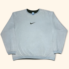 Lade das Bild in den Galerie-Viewer, Nike 2000s Embroidered Middle Swoosh Crewneck Sweater (XL)
