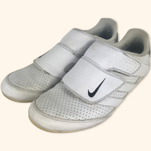 Load image into Gallery viewer, Nike 2009 Gorpcore Trainer (EU42,5)
