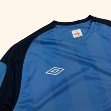 Lade das Bild in den Galerie-Viewer, Umbro Sport Sleeve (XL)
