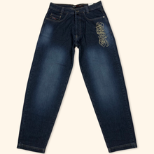 Lade das Bild in den Galerie-Viewer, Amstaff Baggy Jeans (M/L)
