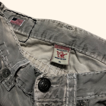 Load image into Gallery viewer, True Religion Straight Leg Jeans (M)
