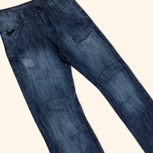 Load image into Gallery viewer, Y2k Straight Leg Jeans (S/M)
