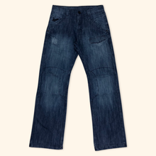 Load image into Gallery viewer, Y2k Straight Leg Jeans (S/M)
