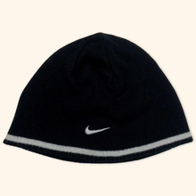 Lade das Bild in den Galerie-Viewer, Nike Embroidered Reversible Beanie
