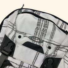 Load image into Gallery viewer, Oakley Steel Logo Backpack
